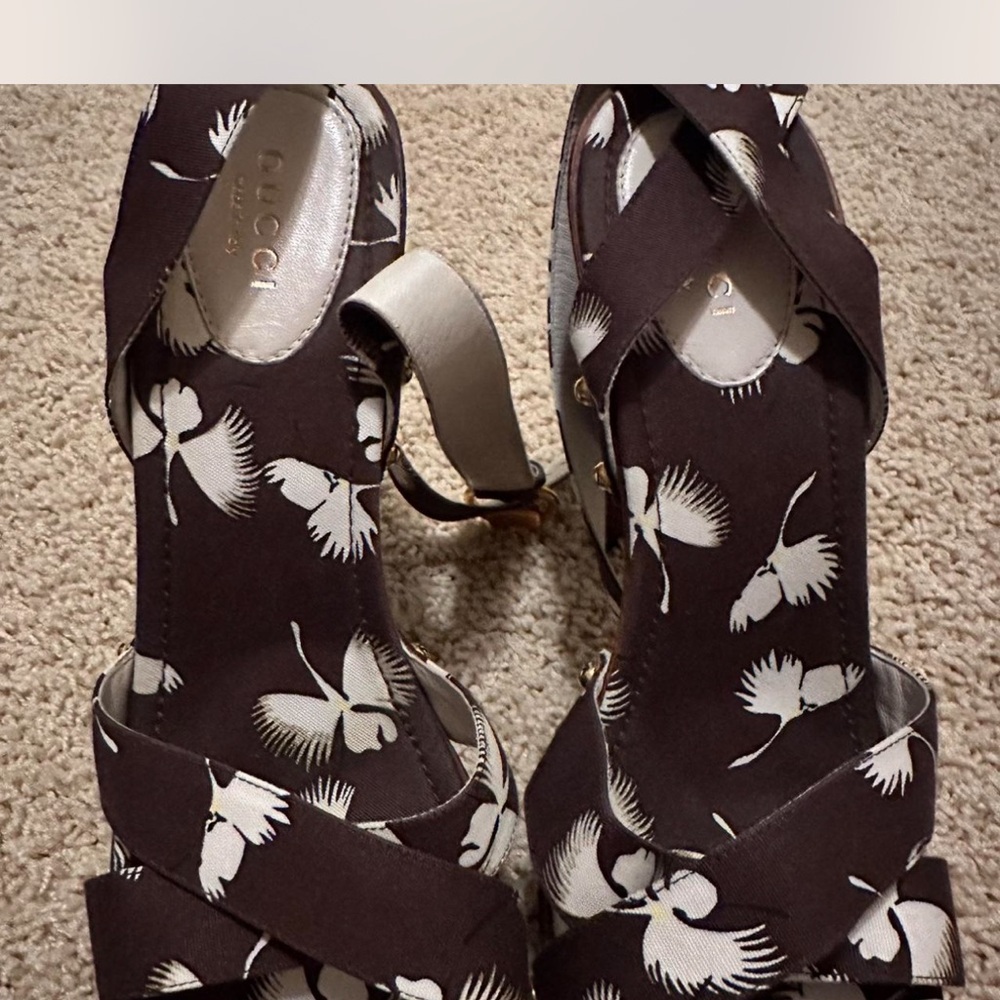Gucci Brown and White Feather Pattern Sandals - Picture 3 of 10